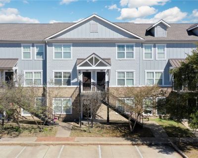 2 Bedroom 2BA 1052 ft Condo For Sale in College Station, TX