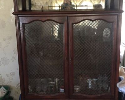 Mahogany China Closet/Hutch
