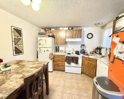 1155 East 5th Street. image_url. On-site laundry Dishwasher Garbage disposal Range Oven Refrigerator Unit Amenities dishwasher garbage disposal oven range refrigerator Property Amenities on-site laundry. 2 Bedroom. 1 Bathroom. 0 ft