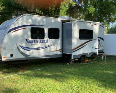 RV 2013 Travel Trailer 22ft