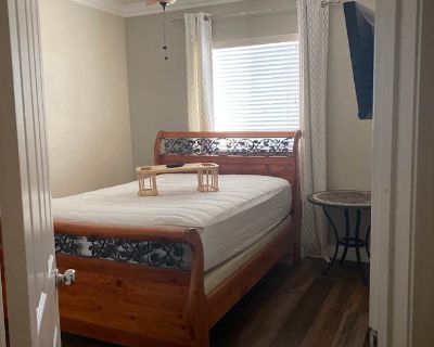 Private room with shared bathroom in a House with 3 roomies