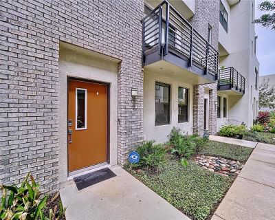 3 Bedroom 3BA 2038 ft Townhouse For Sale in Tampa, FL