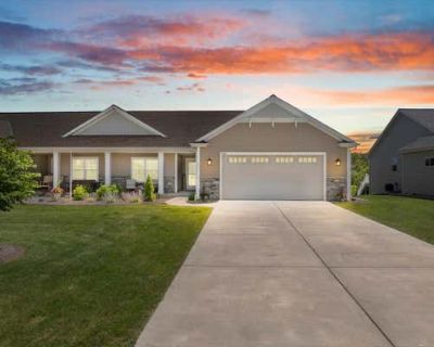 6 Bedroom 3BA 2426 ft Condominium For Sale in SLINGER, WI