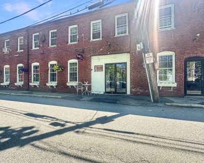 969 ft Commercial Property For Rent in Newburyport, MA