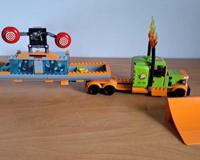 Lego 60294 Stunt Show Truck - incomplete