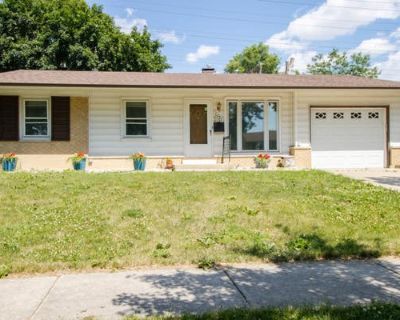 3 Bedroom 1BA 1022 ft Single Family Home For Sale in ELK GROVE VILLAGE, IL