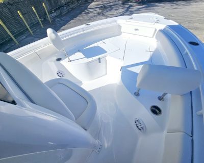 2025 Sea Hunt Ultra 235 SE