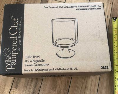 Pampered Chef Trifle Bowl, EUC