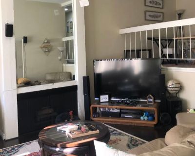 Private room with shared bathroom - Fullerton , CA 92831