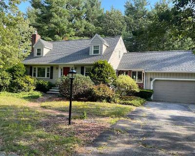 Available on: now. Furnished. Pet friendly. Parking available * Internet included * LGBTQ+ friendly * Cat friendly * 40+ years welcome Shari Monnes will require background checks for this room Learn more. This available room is the main floor master bedroom with en suite private bathroom in a four bedroom cape cod style house in owner-occupied home. House has garage (not available for renter), ...