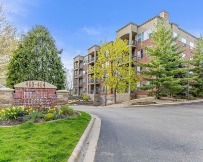 1 Bedroom 2BA 1159 ft Condo For Sale in Saint Louis Park, MN