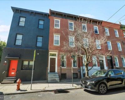 1302 E Columbia Ave Unit 1. Welcome to 1302 E Columbia Ave, Unit 1! A spacious 1-bedroom, 1-bath unit perfectly positioned in the heart of Fishtown. Offering nearly 900 sq ft of open, airy living space, this ground-floor home features tall ceilings, plenty of natural light, and a flexible layout with a bonus area ideal for an office or creative nook. Enjoy the convenience of in-unit laundry and...