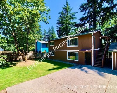 2 Bedroom 1BA 800 ft Pet-Friendly Apartment For Rent in Portland, OR