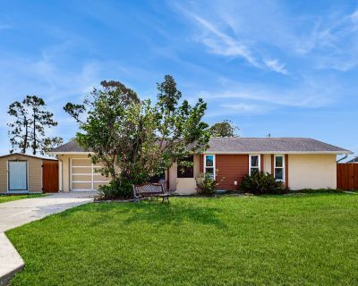 3 Bedroom 2BA Pet-Friendly House Vacation Rental in The Coral Oasis, Venice, FL