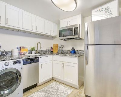 1 Bedroom 1BA 530 ft Pet-Friendly Apartment For Rent in Orlando, FL