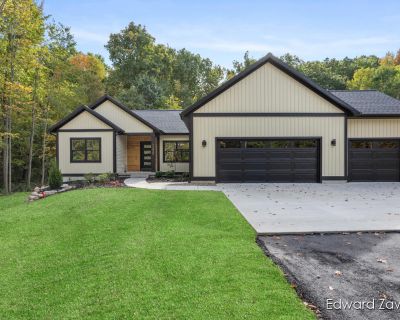 3 Bedroom 2BA 1646 ft Single Family House For Sale in Rockford, MI