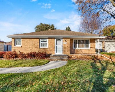 3 Bedroom 1BA 1206 ft Single Family House For Sale in Green Bay, WI