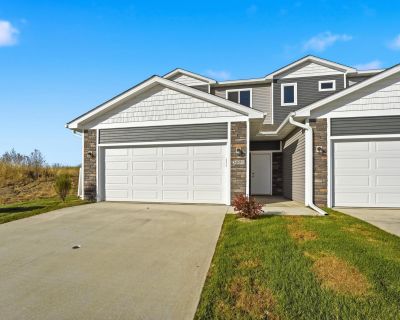 2 Bedroom 1BA 1399 ft Condo For Sale in Norwalk, IA