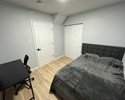 Private room with shared bathroom in a House, Denver, CO 80216