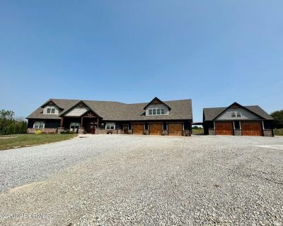 6 Bedroom 4BA 4887 ft² Residential For Sale in California, MO