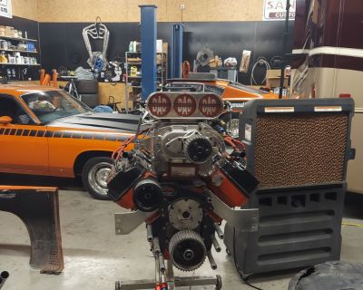 392 hemi with 871 Littlefield and enderle injection and hat