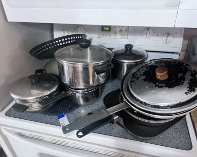 K 1067: Cookware on Stove