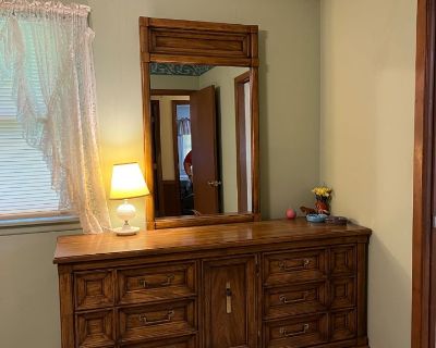 Dresser with mirror C2724