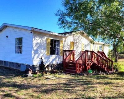 22053 Morin Rd - Home For Sale in 3/2/1 in Von Ormy, TX 78073