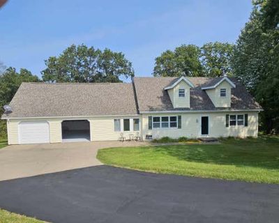 4 Bedroom 2BA 2570 ft Single Family Home For Sale in LANCASTER, WI