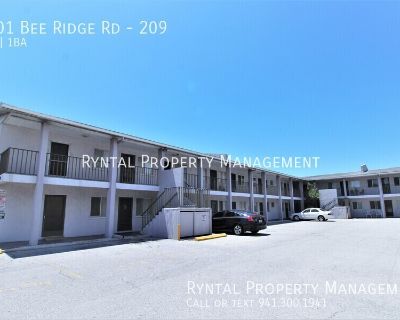 2 Bedroom 1BA 728 ft Furnished Condo For Rent in Sarasota, FL