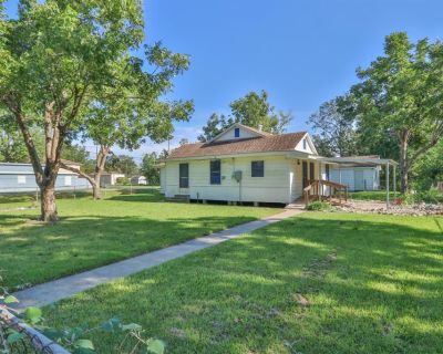 3 Bedroom 2BA 1176 ft Single-Family House For Sale in Santa Fe, TX