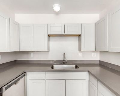 Furnished Room for Rent - Buckeye House with Dining area. Modern & comfy