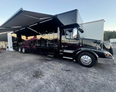 2015 Showhauler 45 Tandem Axle Motorcoach