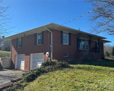 2 Bedroom 1BA 1265 ft Single Family Home For Sale in CANDLER, NC