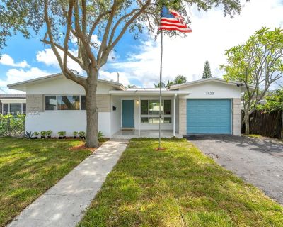 3 Bedroom 2BA 1558 ft Apartment For Rent in Hollywood, FL