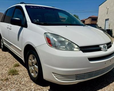 2004 Toyota Sienna CE Minivan 4D