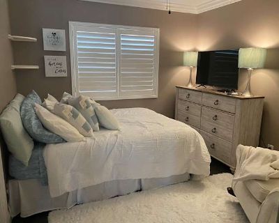 Private room with shared bathroom in a House, Castaic, CA 91384