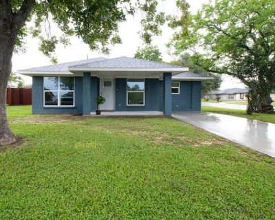 3 Bedroom 1BA 1084 ft Single Family Home For Sale in EAGLE LAKE, TX