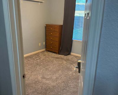 Available on: now. Unfurnished. Internet included * Students welcome * 40+ years welcome. 5 rooms available 3 upstairs each for 800 a month they share a bathroom upstairs 1 bedroom downstairs with a bathroom right outside the door that shares with house members who are downstairs 900 a month 1 master bedroom downstairs with own bathroom in room doesn t share with any house members for 1000 a mo...