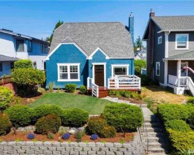 3 Bedroom 3BA 2600 ft Pet-Friendly Apartment For Rent in Tacoma, WA