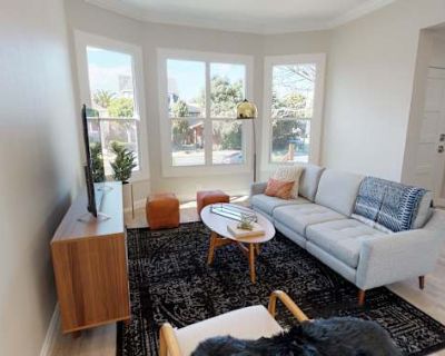Private room with shared bathroom in a House with 6 roomies, Oakland, CA 94607