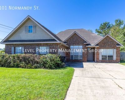 3 Bedroom 2BA 2000 ft Pet-Friendly Single-family home For Rent in Fairhope, AL