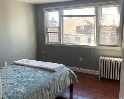 Total rooms: 3. Deposit: $1,175.00 * Utilities included?: No. References required. Non-smoking. Furnishings: Furnished * Parking: Yes * Garage: No * Yard/patio: Yes * Balcony/roof terrace: No * Disabled access: No * Living room: shared * Broadband included: No. Availability Available Dec 01 2025 Minimum term 6 months Maximum term None. Large room on the 2nd floor of a great house on a wonderful...