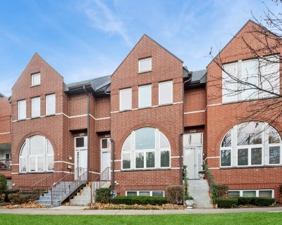 3 Bedroom 3BA Townhouse For Sale in Des Plaines, IL