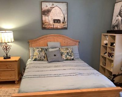 Private room with ensuite in a House with 1 roomie, Northridge, CA 91324