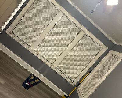 It's a quiet 2 flat building near transportation 15 from down town area on 1st FL. Available asap . Washing and dryer is included newly painted and updated. 2 Bedroom. 1 Bathroom