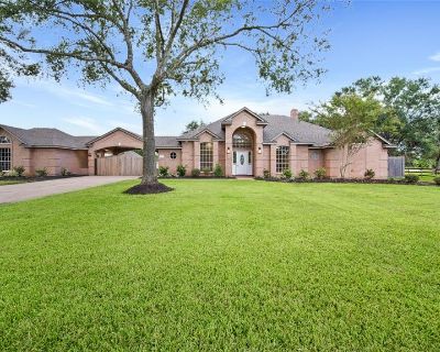 3 Bedroom 3BA 2214 ft Single Family House For Sale in Dickinson, TX