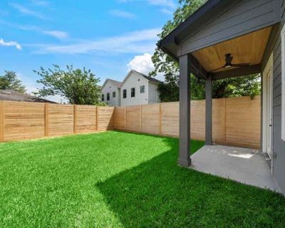 3 Bedroom 3BA 1882 ft Single Family Home For Sale in HOUSTON, TX