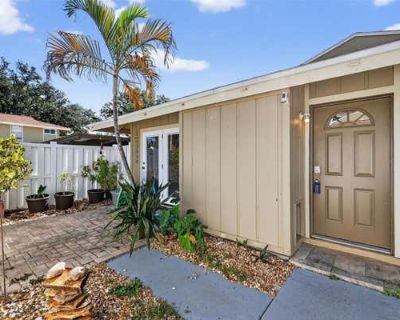 2 Bedroom 1BA 998 ft Townhouse For Sale in TAMPA, FL