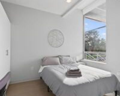 Affordable Women s Co-Living Private Room + Laundry, Gym. Dorm Style living with Amenities